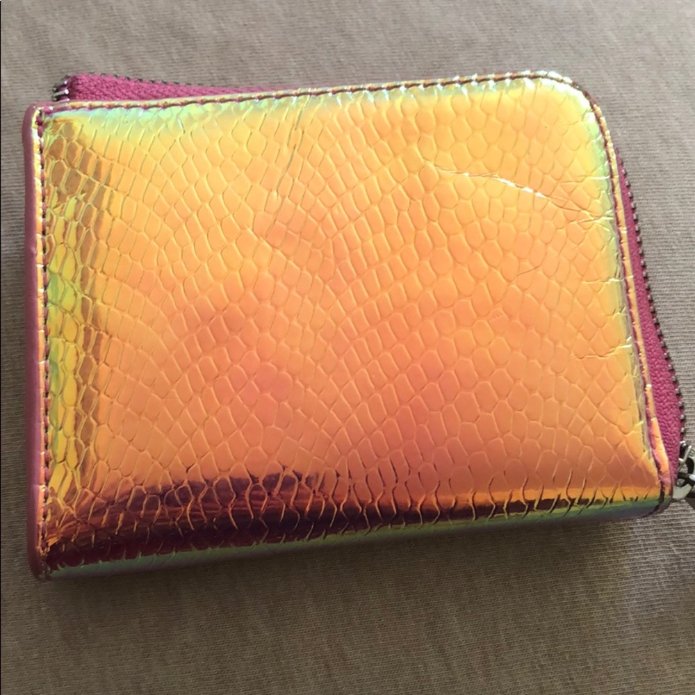 Holographic wallet